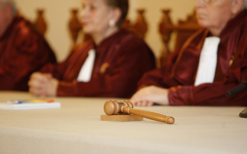 Ședința CCR pentru pensiile magistraților s-a încheiat din nou cu o amânare. Când va avea loc următoarea ședință