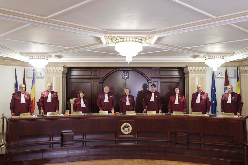 Precizările celor patru judecători CCR, susținuți de PSD, care au lipsit de la şedinţa privind pensiile magistraţilor