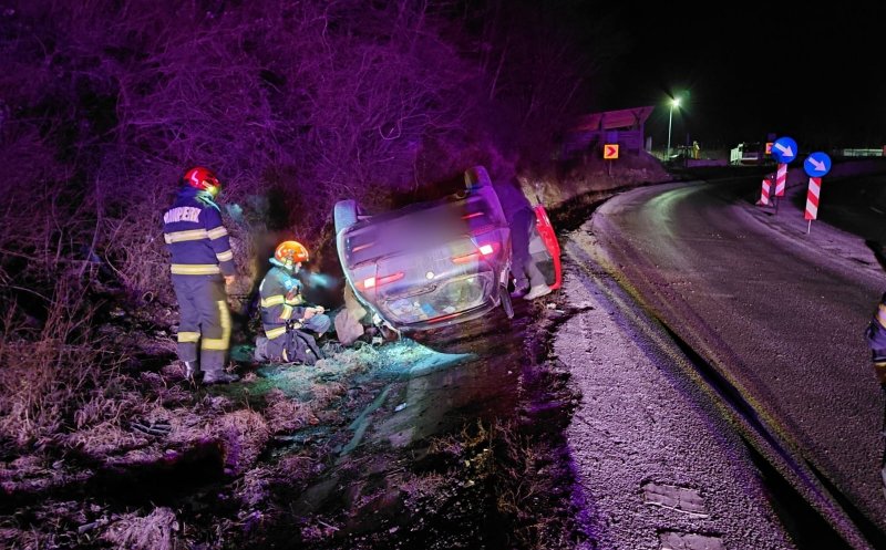 Accident în Cluj. O mașină s-a dat peste cap în Izvoru Crișului