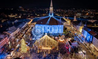 Revelion 2026 la Cluj-Napoca în imagini. Spectacol de drone și lumini în Piața Unirii. Cum au sărbătorit clujenii trecerea dintre ani