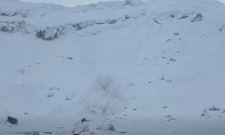 Avalanșă de mari dimensiuni, declanșată de schiori. Cei doi au scăpat nevătămați