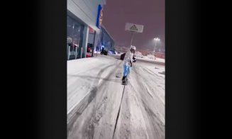 Se întâmplă la Cluj-Napoca. Cu snowboardul tras de mașină, prin oraș / Mesaj pentru primarul Boc