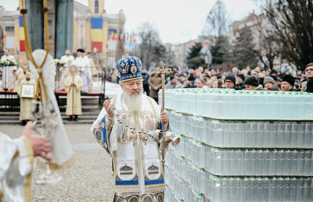 Câte zile se consumă Agheasma Mare și cum poate fi folosită pentru sănătate și protecție