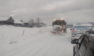Zăpadă ca în Laponia pe drumurile din județul Cluj. Utilajele au intervenit pentru deszăpezire