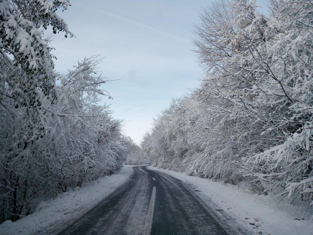 Trafic dificil din cauza iernii în județul Cluj. Prefectul Forna: ''Nu există drumuri închise”