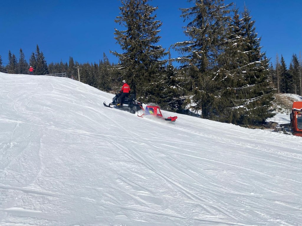 Zeci de intervenții ale salvamontiștilor clujeni în noul an. Recomandări pentru iubitorii sporturilor de iarnă