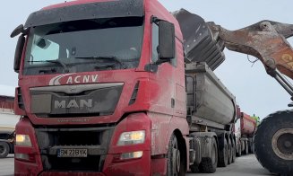 Sute de camioane la coadă la o salină din Cluj. Într-o singură zi cantitatea de sare pentru drumuri încărcată e mai mare decat s-a vândut toată iarna 