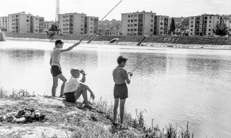 Băieți pescuind pe Someș, anii '60