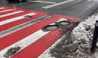 ”În TOT Clujul au răsărit cratere de dimensiuni diferite după ce s-a topit zăpada. Parcă s-a topit asfaltul... Lucru de mântuială”