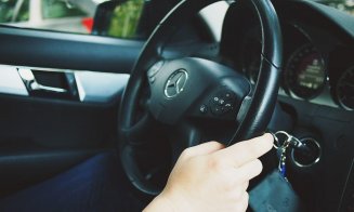 Nu s-a învățat minte: Tânăr de 27 de ani din Cluj, arestat după ce a fost prins din nou conducând fără permis