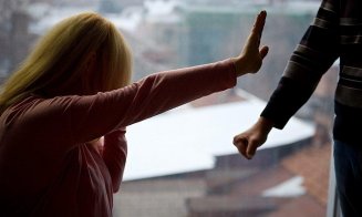 Un nou episod de groază la Cluj: tânără agresată cu pumnii de concubin și împiedicată să părăsească locuința