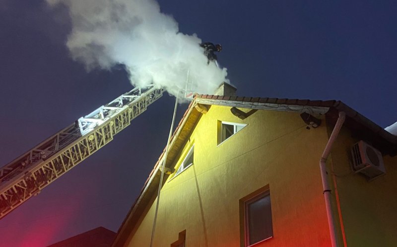 Arde un imobil de pe strada Soporului din Cluj. Echipajele de pompieri au intervenit