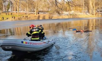 Un nepalez a salvat o fetiță care a căzut într-un lac rece ca gheața la Craiova. Bărbatul n-a stat pe gânduri și a sărit în apă