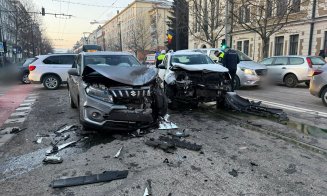 ACCIDENT în Cluj-Napoca. O femeie, un bărbat și o adolescentă de aproximativ 16 ani, transportați la spital