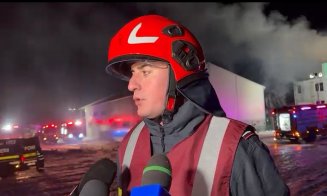 13 ore le-a luat pompierilor să stingă INCENDIUL de la Iclod. S-a intervenit cu roboți
