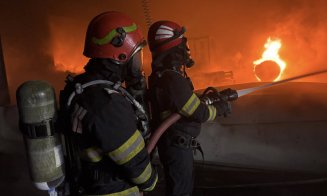 Fotografii din prima linie: Intervenție-maraton de 13 ore a pompierilor clujeni la incendiul devastator din Iclod