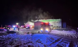 Fotografii din prima linie: Intervenție-maraton de 13 ore a pompierilor clujeni la incendiul devastator din Iclod
