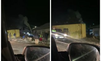 Accident grav în județul Cluj: containerul unui camion s-a desprins, a fost târât pe carosabil și a distrus trei stâlpi. Șoferul era beat