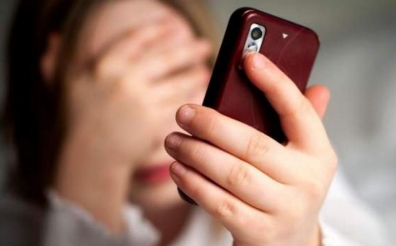 Patron din Cluj, reținut de poliție după ce ar fi amenințat o angajată să îi trimită 10.000 de lei