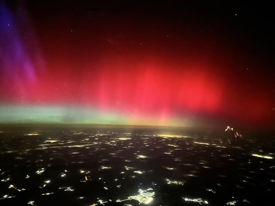 Spectacol de culori pe cerul Clujului. Aurora boreală vizibilă în mai multe zone / Imagini superbe și din avion