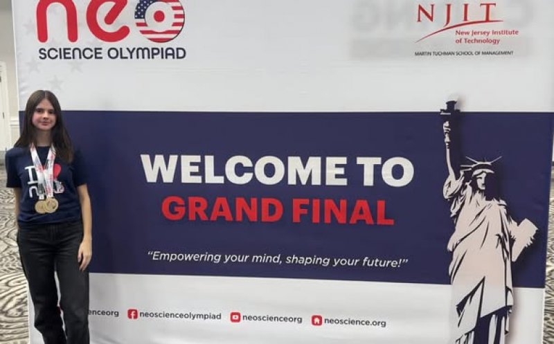 Performanță triplă în SUA pentru eleva unui liceu din Cluj-Napoca! S-a întors cu trei medalii de la Olimpiada Internațională NEO Science 2026