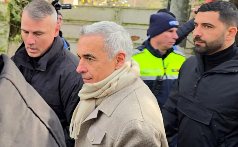 Călin Georgescu s-a prezentat la Curtea de Apel București. Susținătorii l-au întâmpinat cu drapele tricolore