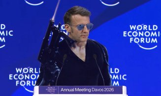 ”James Bond” de Franța! Macron face furori pe rețelele de socializare cu ochelarii de soare tip aviator