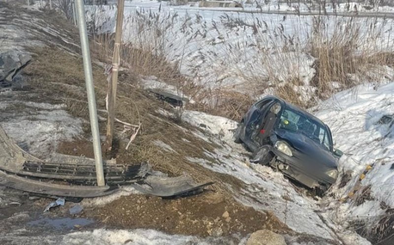 Accident grav în Cluj: trei persoane rănite după coliziunea a două autoturisme