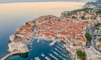 Turiștii sunt îndemnați să evite 11 orașe europene în vacanța din anul 2026