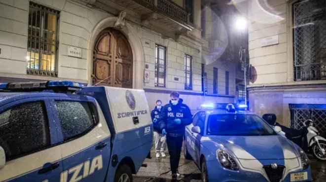 Un român a murit după ce a căzut de la etajul unei pensiuni din Italia. Un bărbat care a părăsit imediat clădirea, căutat de polițiști