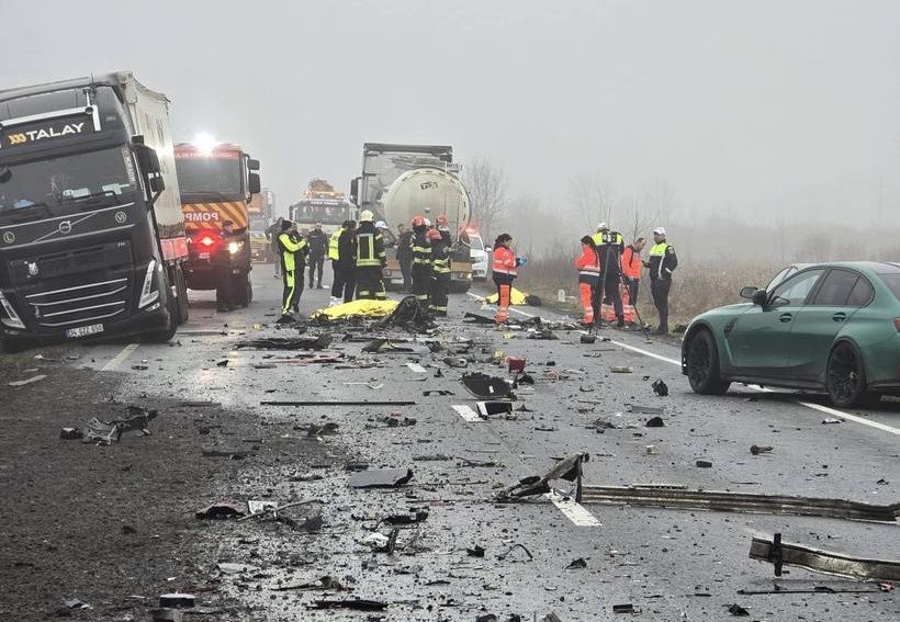 Cum s-a produs cea mai mare tragedie rutieră din acest an: 6 morți într-un accident cu un TIR, un microbuz și alte doua vehicule