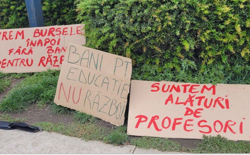 Studenții se alătură protestului anunțat de profesori: "Condamnăm lipsa de interes pentru domeniul educației și cercetării"