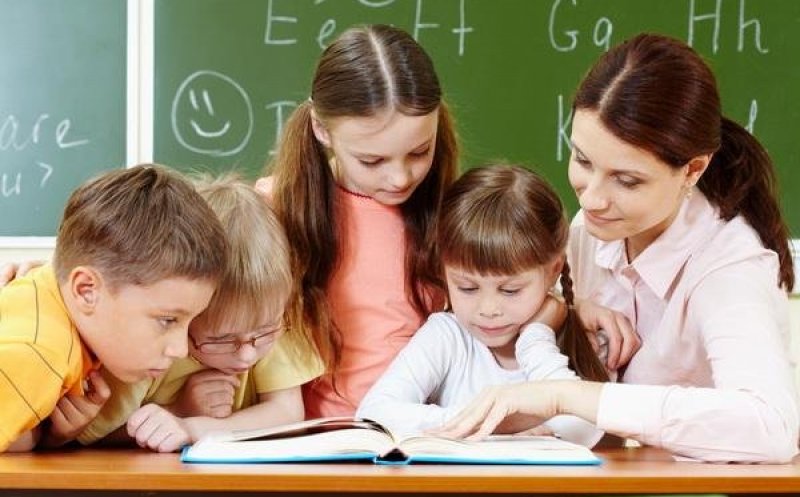 Specializările învățător-educatoare și educator-puericultor, scoase oficial din liceele pedagogice. Care sunt noile specializări