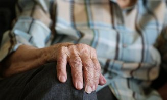 Patru bărbați au intrat în casa unui clujean de 89 de ani și i-au furat toți banii. Cum au acționat hoții