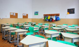 Primăria Turda clarifică controversele legate de noul mobilier școlar. „Schimbăm blaturile meselor și păstrăm scaunele ergonomice, conforme cu standardele UE”