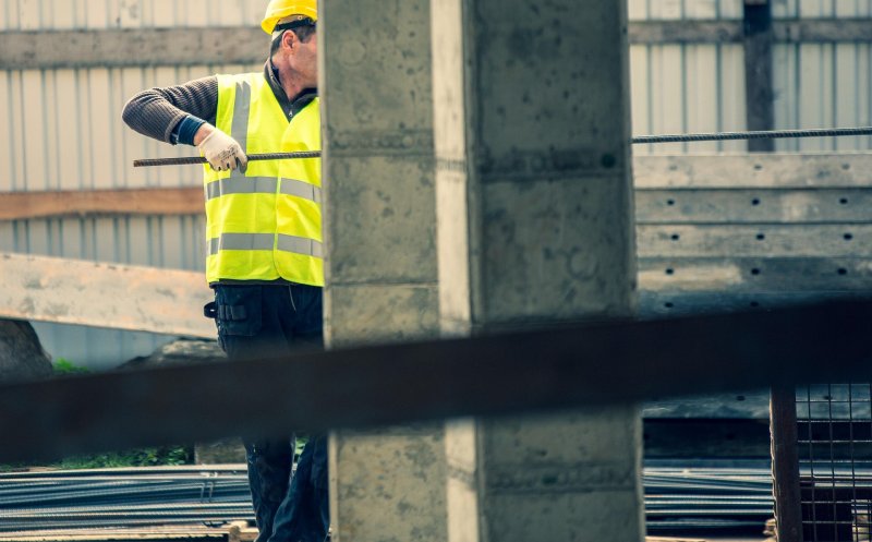 Numărul autorizațiilor de construire pentru clădiri rezidențiale, în creștere. Situația în regiunea din care face parte și Clujul