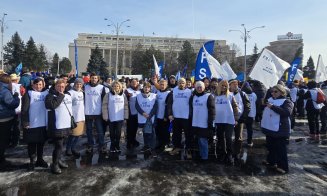 Sindicaliștii din Educație protestează în fața Guvernului: "Tăiați astăzi, plângem mâine"/ Participă și profesori din Cluj