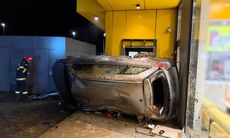 Ce transmit polițiștii clujeni despre accidentul cu mașina care a intrat în restaurant la VIVO / Șoferul care a reușit ”performanța” NU avea permis