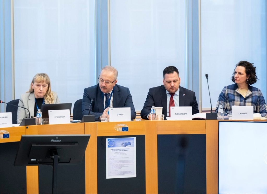 Vasile Dîncu, mesaj manifest: „Democrația nu poate fi apărată prin eliminarea tuturor riscurilor. Ea supraviețuiește prin gestionarea lor deschisă”