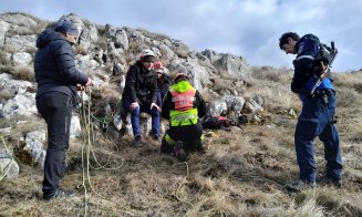 Față în față cu ursul, la Rimetea! Doi turiști din Ungaria au rămas blocați pe Piatra Secuiului după ce au fugit de un urs