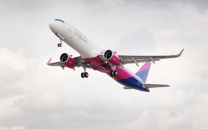 Panică totală pe un zbor Wizz Air! Aeronava, escortată de avioane de vânătoare după ce doi pasageri au primit un mesaj pe telefon