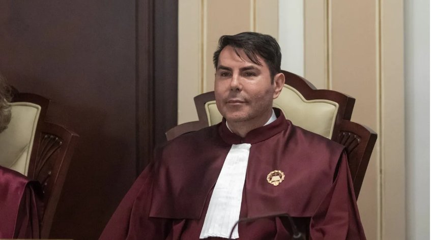 Un judecător de la CCR a intrat în concediu chiar înainte de pronunțarea deciziei privind reforma pensiilor magistraților