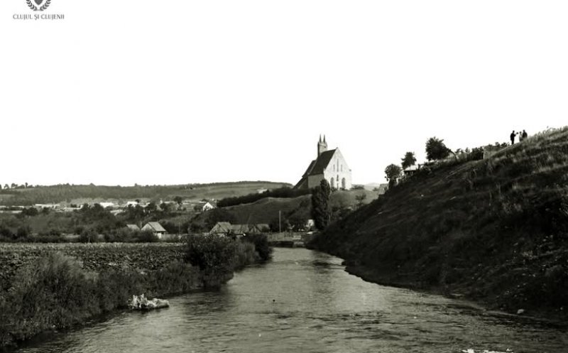 Canalul Morii și în fundal, clădirea Abației Benedictine din Cluj-Mănăștur