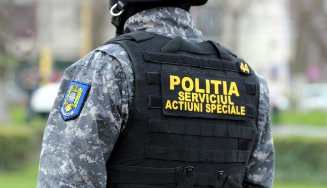 Cercetări într-un caz de viol și agresiune sexuală în formă continuată. Percheziții la un profesor și la doi foști elevi