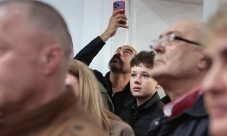 Liviu Alexa debutează ca pictor cu expoziția "Noi suntem Apocalipsa" / Lucrări de 20.000 de euro vândute în seara vernisajului