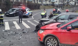 Accident cu trei mașini în Mănăștur: o femeie a ajuns la spital. Cum s-a produs incidentul