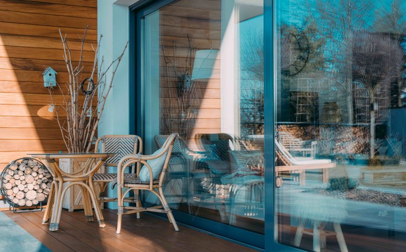 Care este cel mai durabil material pentru mobila de grădină expusă la ploaie și soare?