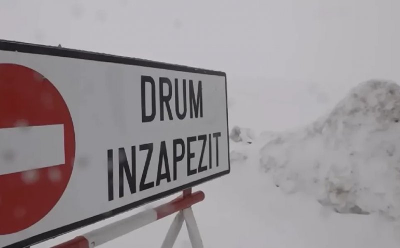Ninsoarea face prăpăd în țară: Autostrăzi și drumuri naționale, blocate și mai multe curse aeriene anulate sau deviate/ Un avion a fost trimis să aterizeze la Cluj