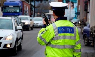 Incident grav în centrul Clujului: polițist lovit de o mașină după ce șoferul a refuzat legitimarea și a fugit