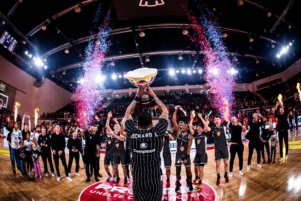 Mesajul lui Emil Boc după ce U-BT a adus din nou Cupa României la Cluj: "Suntem mândri de voi!"